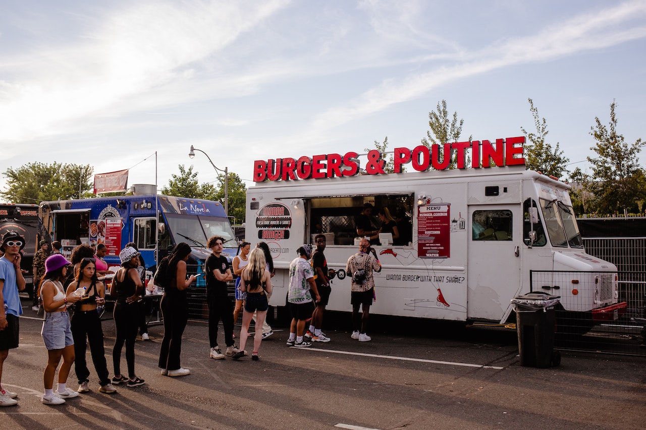 Chemia profesjonalna dla food trucków. Jak dbać o czystość w mobilnej kuchni ?